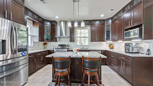 Building Photo - 12 Mountain Laurel Rd