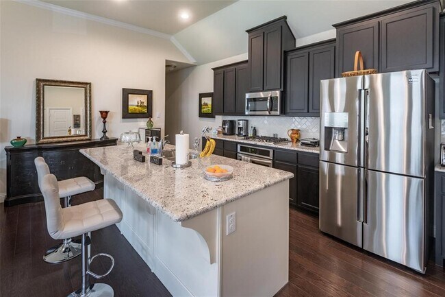 Building Photo - 913 Parkside Dr