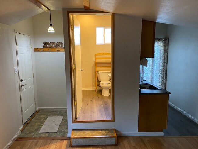Bathroom - 4401 Masterson St