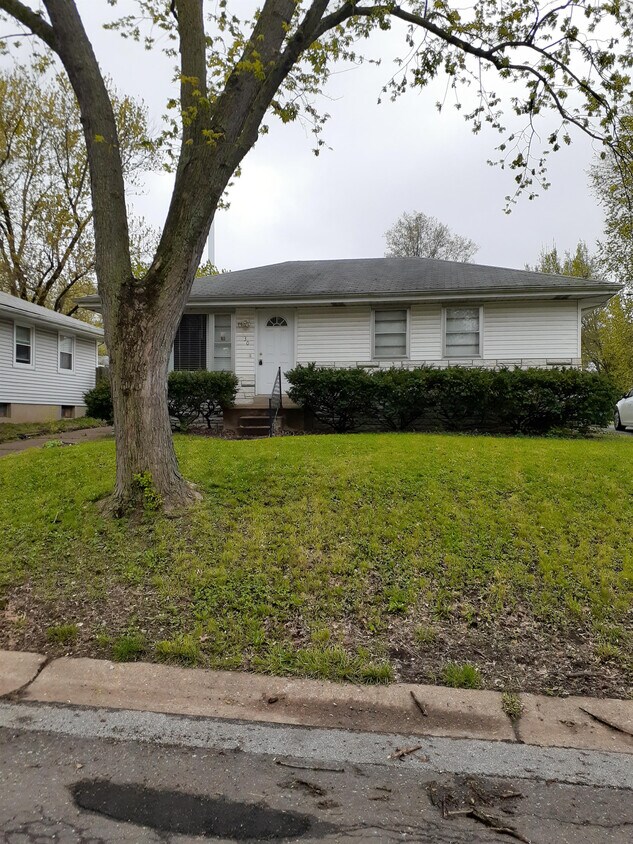 130 Buddie Dr, Hazelwood, MO 63042 House Rental in Hazelwood, MO