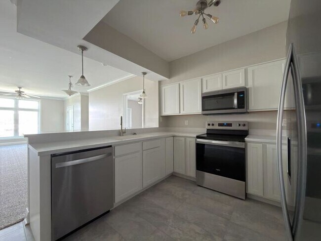 Foto del edificio - **Stunning Waterfront Condo in Downtown Knoxville**  2 Bedroom, 2 bath Fully renovated! Available...