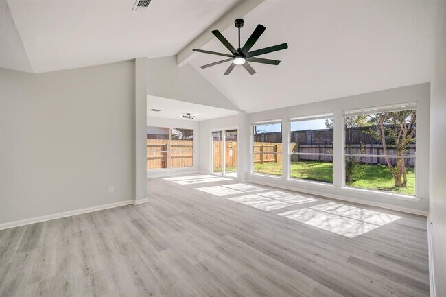 Building Photo - 18723 Spinney Ln