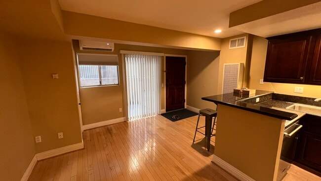 Foto del edificio - 3927 Nobel Dr