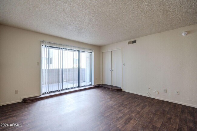 Foto del edificio - 6480 N 82nd St