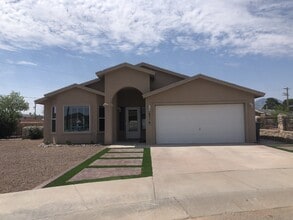 Building Photo - 6216 Lovebird Ln
