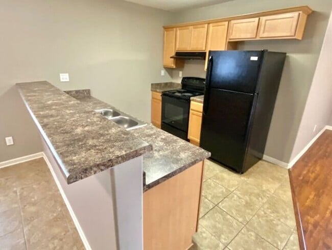 Building Photo - Now Leasing a 3 Bedroom 2 Bath Home in Sou...