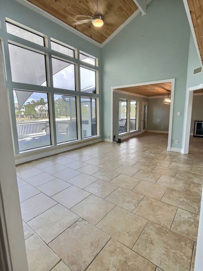 Building Photo - Riverfront Living with Private Boat Launch