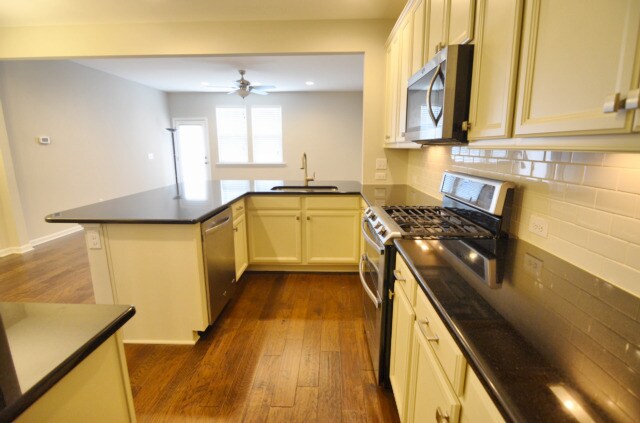 Building Photo - Beautiful 3 Bedroom Townhouse in Waterston...