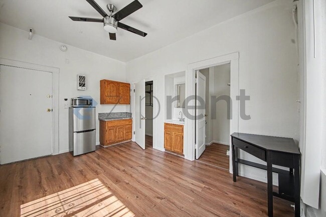 Building Photo - Unit 406