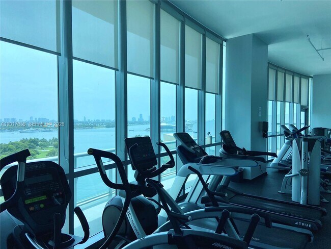 Foto del edificio - 888 Biscayne Blvd