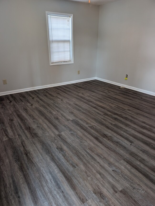 Foto del edificio - 2110 Shamrock Dr E