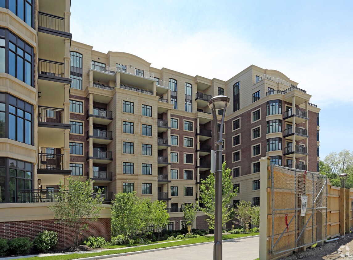Building Photo - Blythwood at Huntington