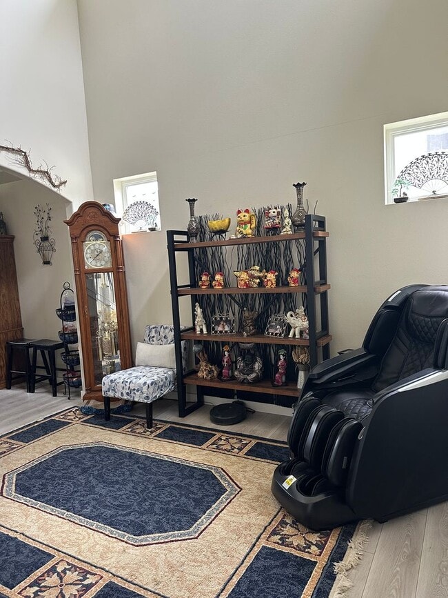 Building Photo - Beautiful 5 Bed/3Ba Single Family Home
