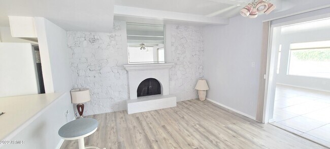 Building Photo - 6116 E Charter Oak Rd