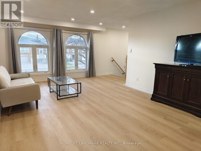 Photo du bâtiment - 2527 Kingsberry Crescent