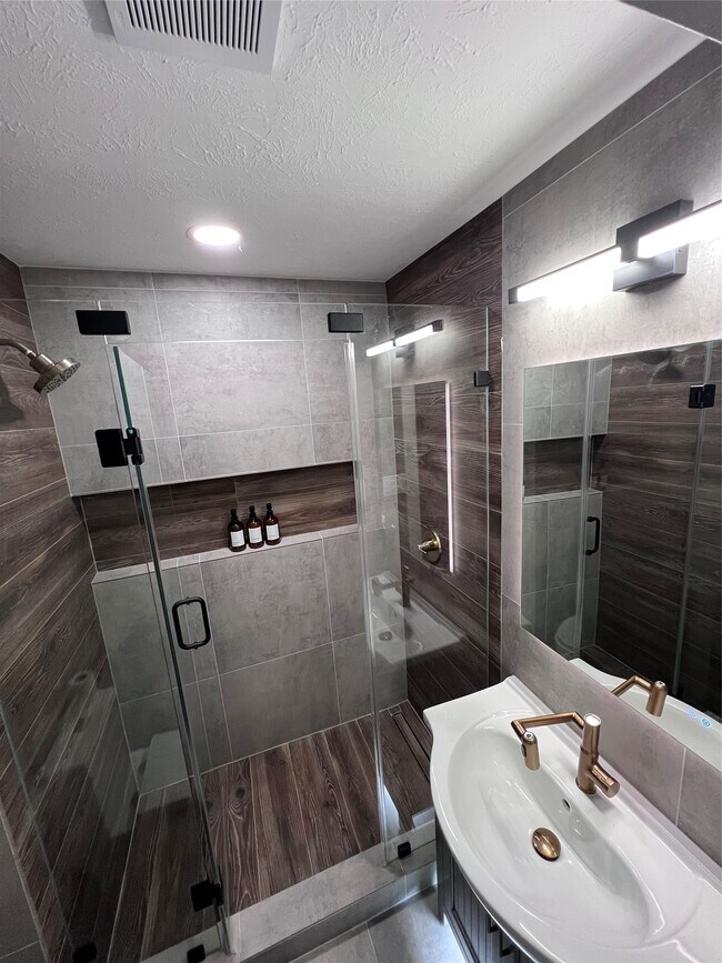 Foto del edificio - 3201 Westridge St