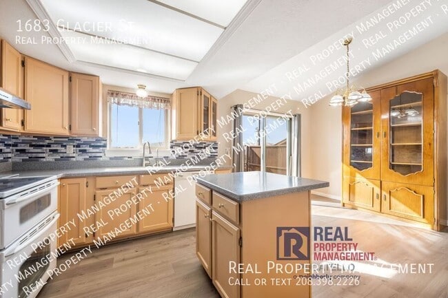 Building Photo - 1683 Glacier St