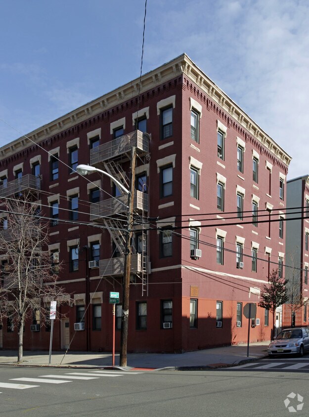 Primary Photo - 566 Jersey Ave