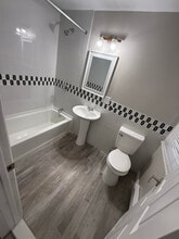 Building Photo - 421 Washington St