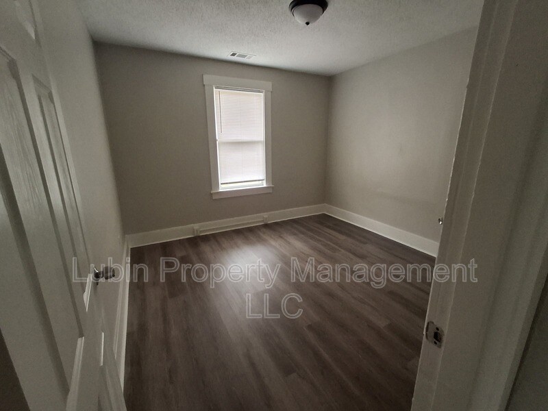 Foto del edificio - 2579 Barron Ave