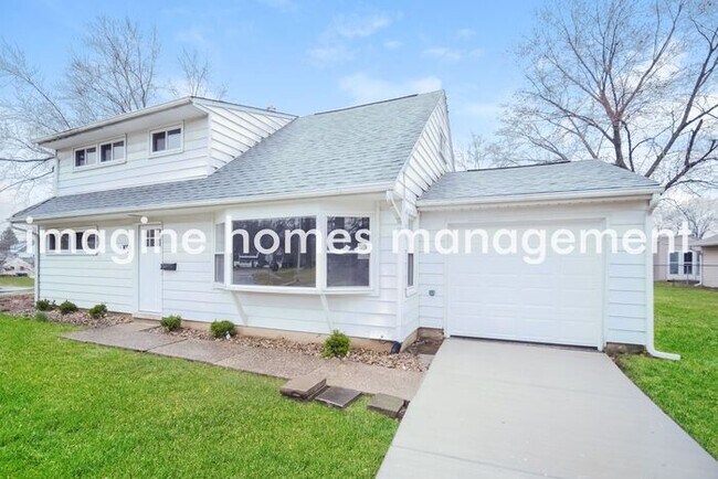 Building Photo - Recently Renovated 4 Bedroom, 1 Bath Home ...