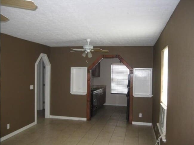 Foto del edificio - 1319 Bernard St