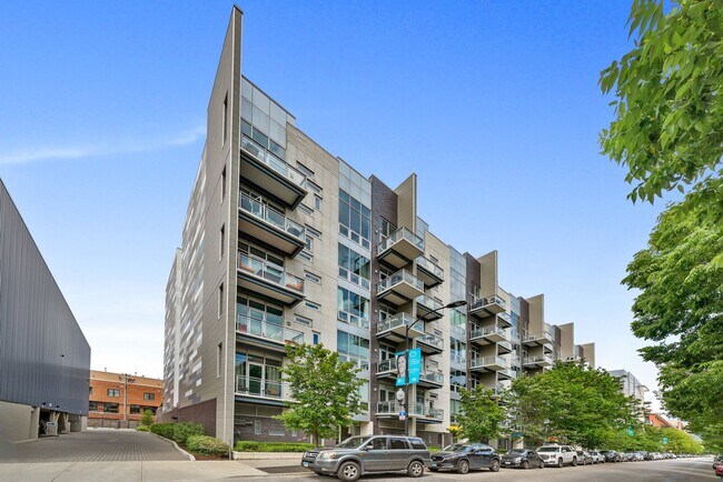 Building Photo - 1128 W Adams St
