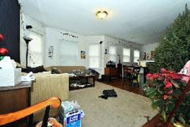 Building Photo - BU West Campus - Renovated Allston 4 Bed on Gardner St for September 1st, 2026