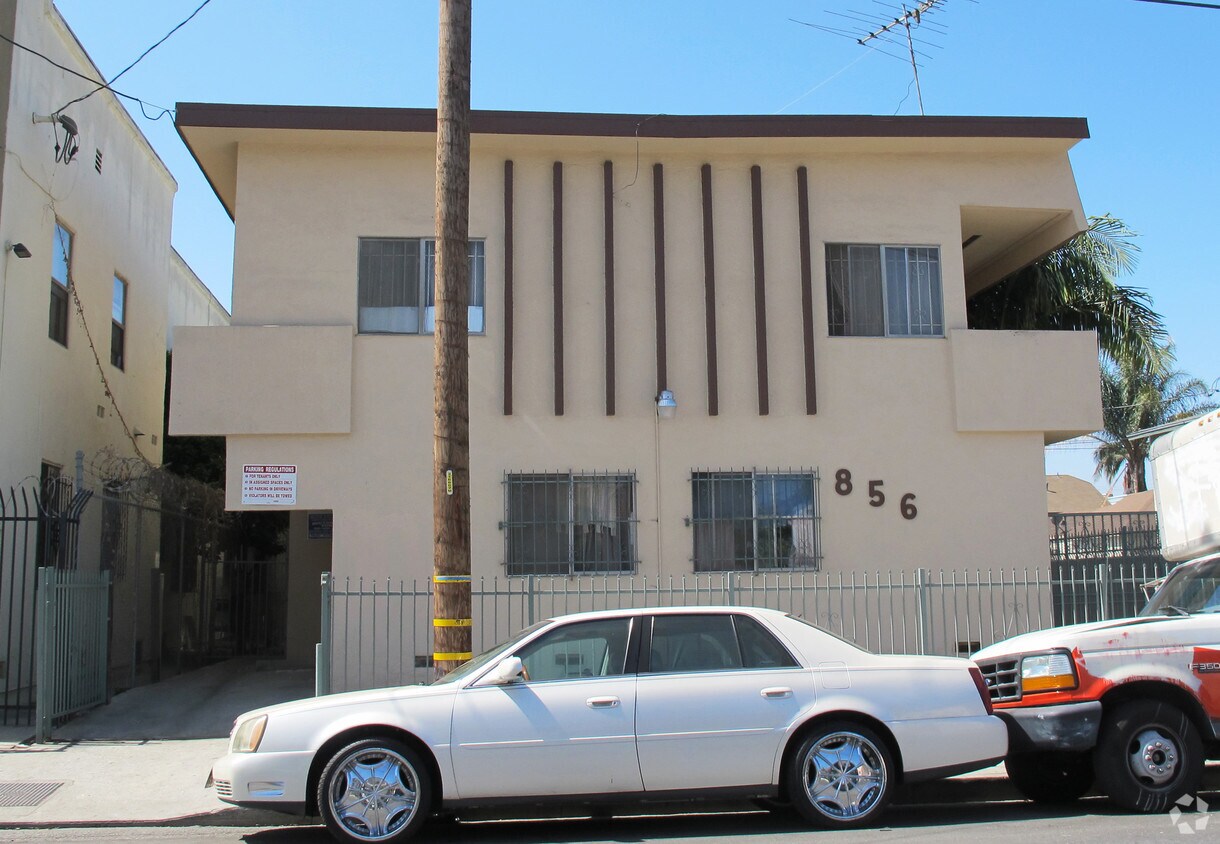 Building Photo - 856 W 42nd Pl