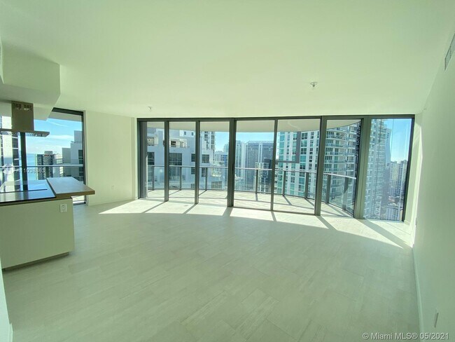Building Photo - 1000 Brickell Plaza