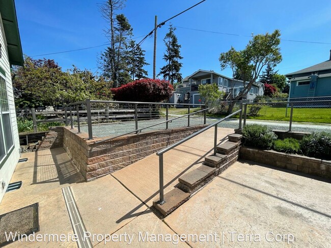 Building Photo - 3 br, 1 bath House - 1517 6th Street