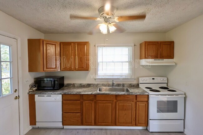 Foto del edificio - 204 North Juniper Ave