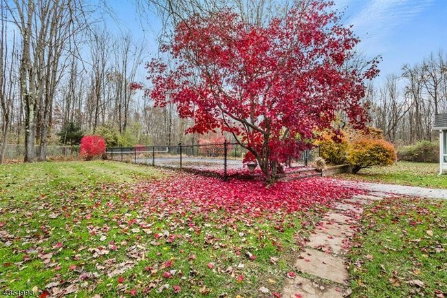 Building Photo - 5 Fieldstone Dr