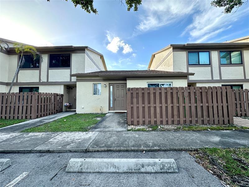 Foto principal - 10875 NW 29th Manor