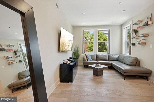 Building Photo - 1821 I St NE