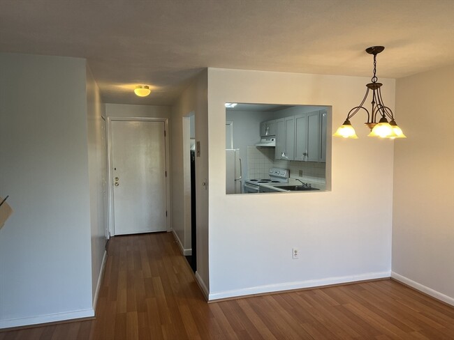 Building Photo - 100 Governors Dr