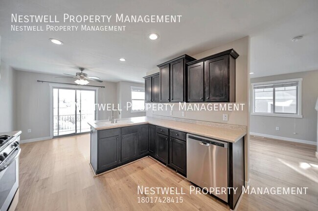 Foto del edificio - Stunning 4-bed Townhome in Herriman