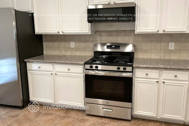 Foto del edificio - 16031 Copper Canyon Dr