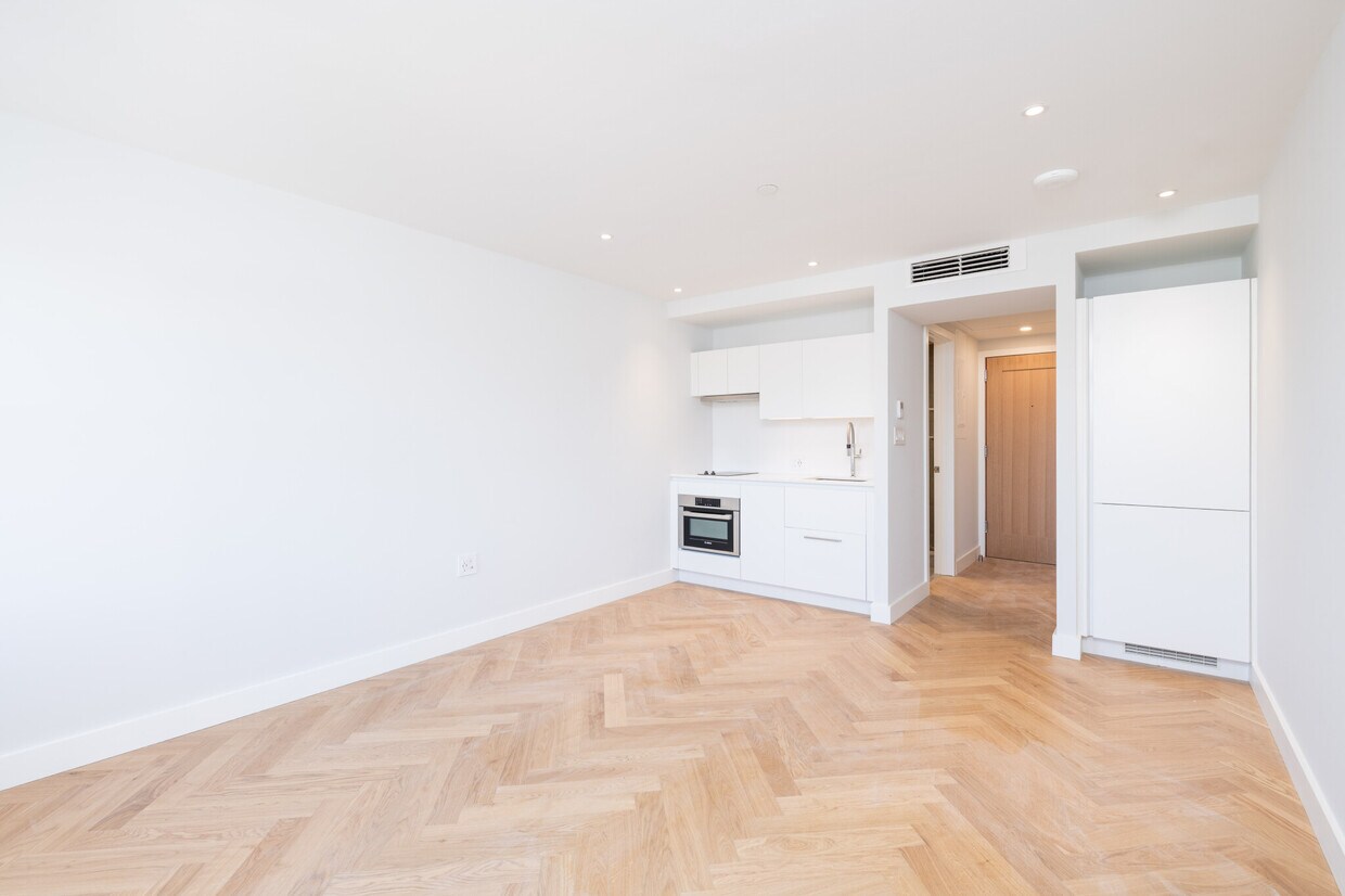 Primary Photo - 12 Commonwealth Ave