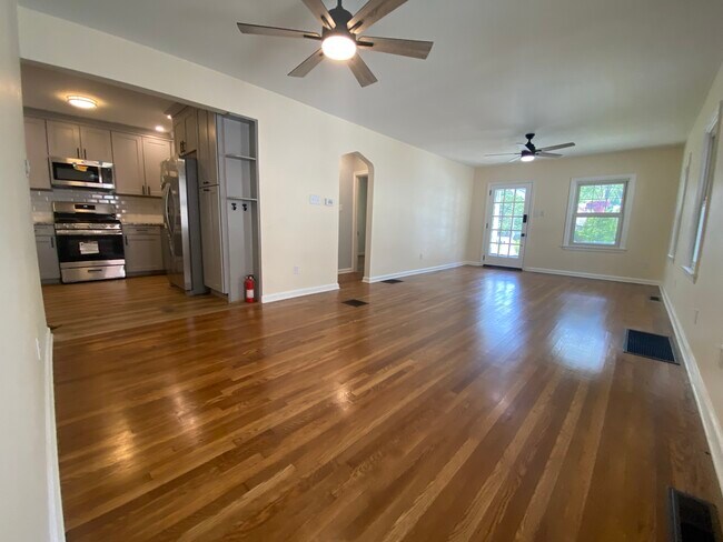 Foto del edificio - 6903 Buckingham Pl