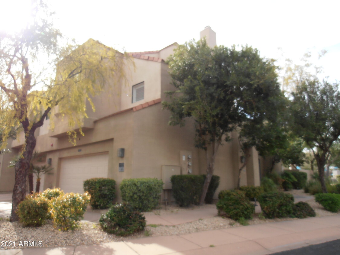 Primary Photo - 8989 N Gainey Center Dr