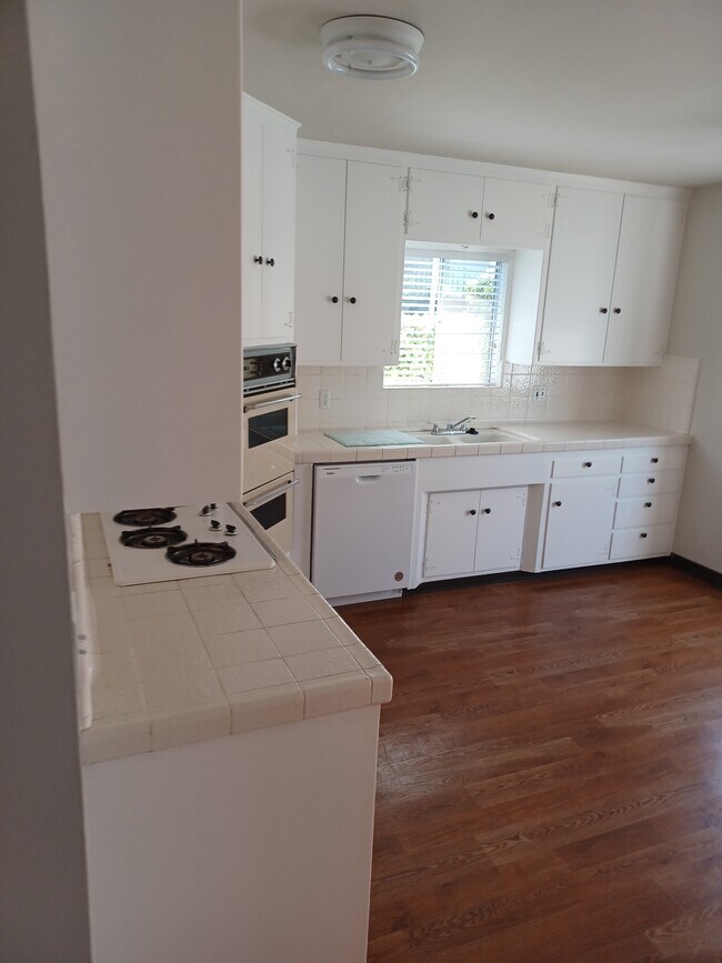 Building Photo - 25519 Alliene Ave