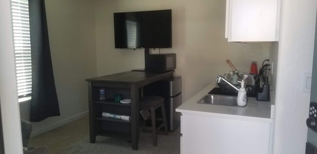 Foto del edificio - Beautiful Private In-Law Suite – Move-In R...