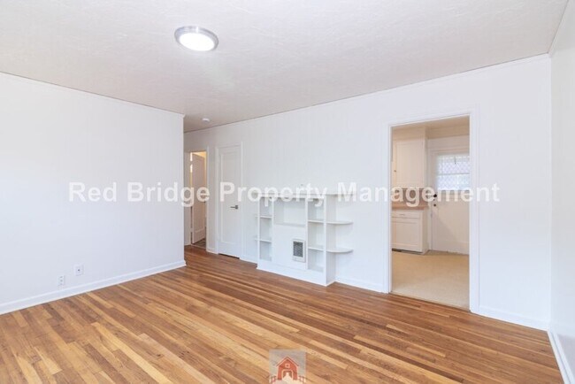 Building Photo - 3530 SE 26th Ave
