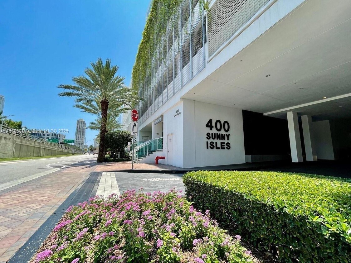 Foto principal - 400 Sunny Isles Blvd