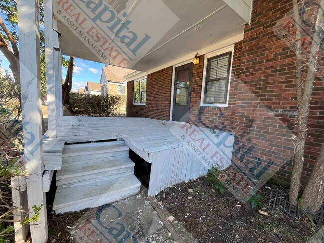 Building Photo - Charming 3 Bedroom