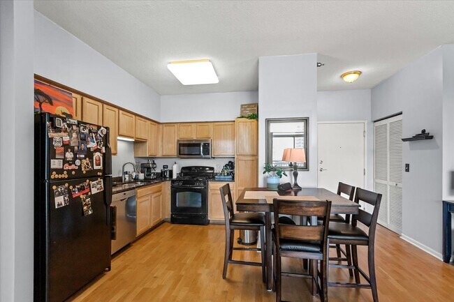 Foto del edificio - 1134 W Granville Ave