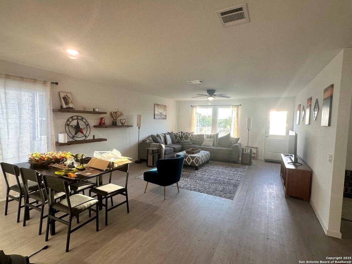 Primary Photo - FULLY FURNISHED!!! 3Bed/2Bath House for Rent! Available Now! 12 or 6 month lease.