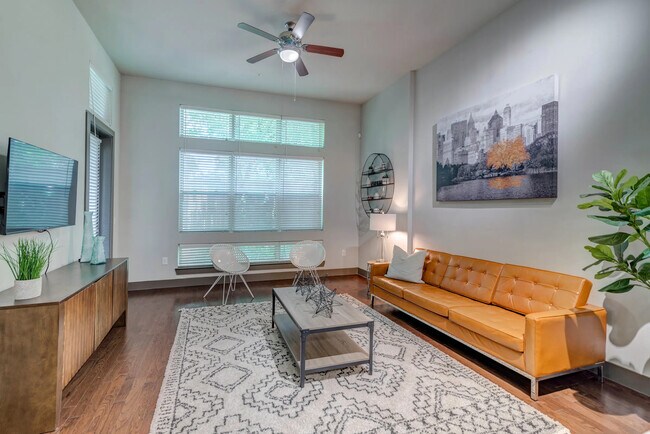 Building Photo - 1 Month Free on a 2/2 in Central Houston!