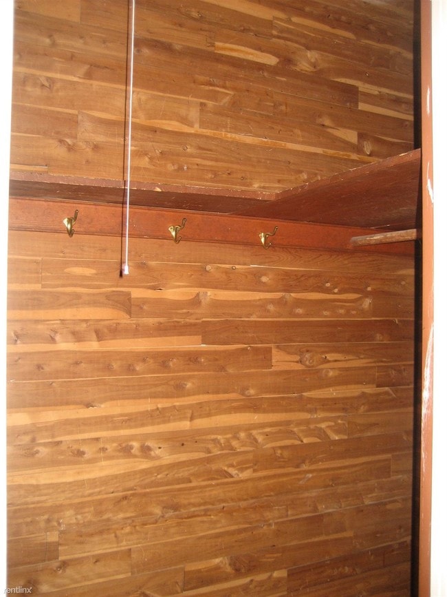 Foto del edificio - 2323 40th Pl NW